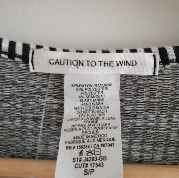 NWOT Black and White stripe short sleev wrap top - Picture 10 of 11